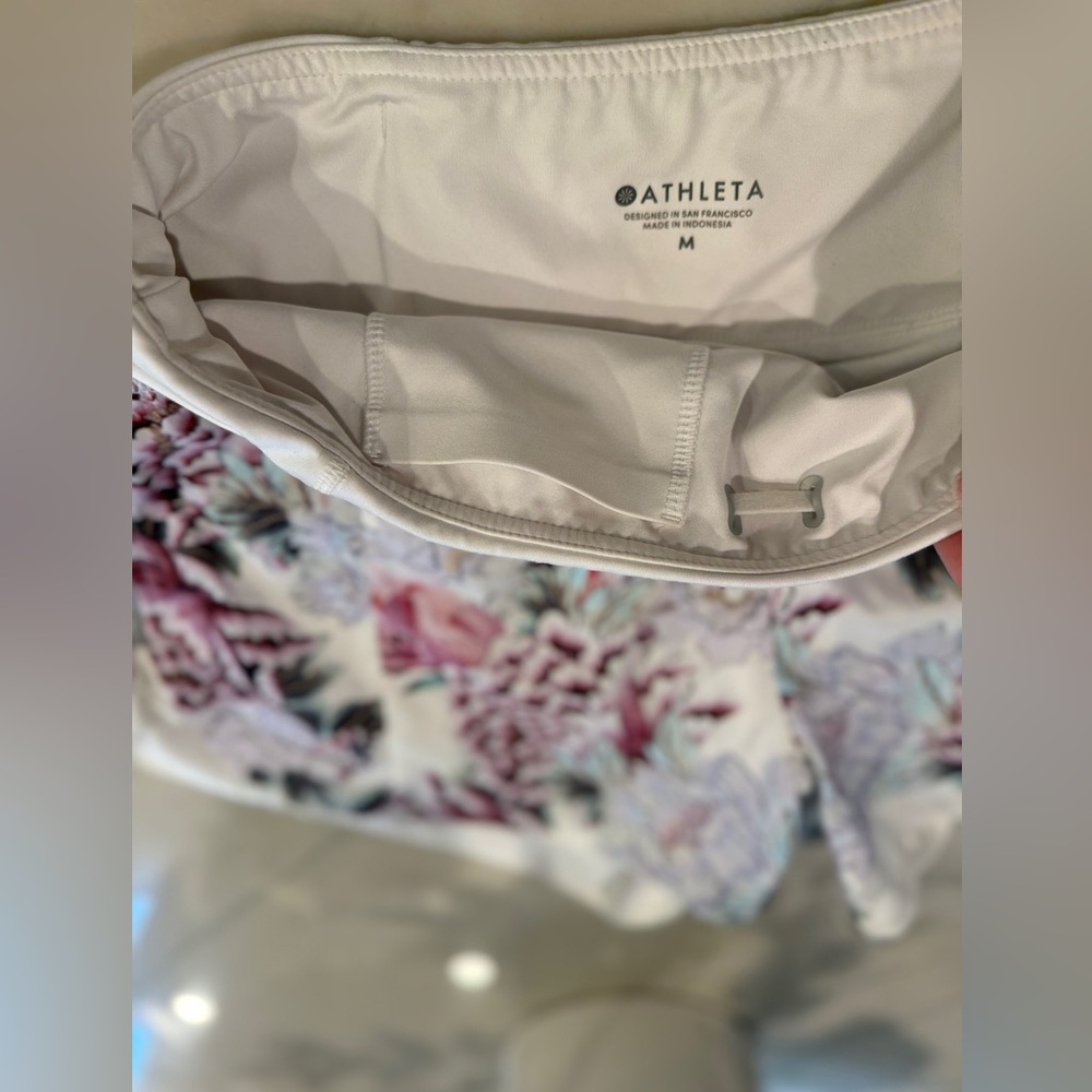 Athleta Run Free Peony Floral Pink Garden Shorts Sz M - Picture 9 of 10